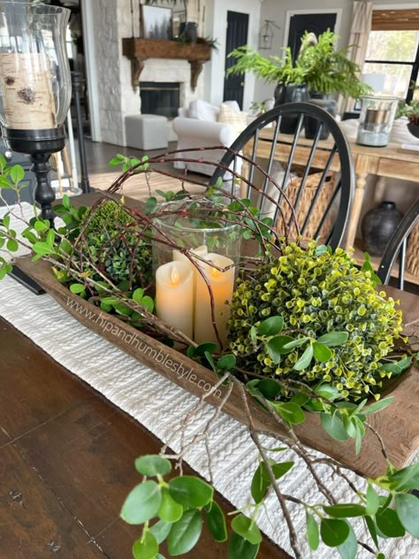 How To Style A Beautiful And Simple Dough Bowl Arrangement * Hip & Humble Style Wood Bowls Decor Ideas, Simple Dining Table Centerpiece, Wooden Bowls Centerpiece, Summer Dining Table Decor, Wooden Bowls Decor, Dining Table Decor Centerpiece, Dough Bowl Centerpiece, Simple Centerpiece, Large Wooden Bowl