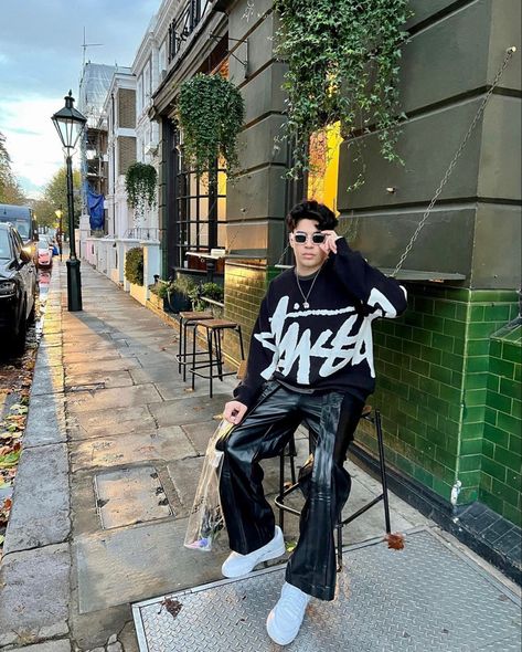 #mensclothing #mensfashion #fallfashion #winteroutfit #stussy #menswear #menstyle #aesthetic #blackandwhite #fashion Stussy Outfit Men, Stussy Fits, Stussy Outfits, Stussy Aesthetic, Stussy Style, Stussy Outfit, Snake Pants, Hot Topics Outfit, Brand Moodboard