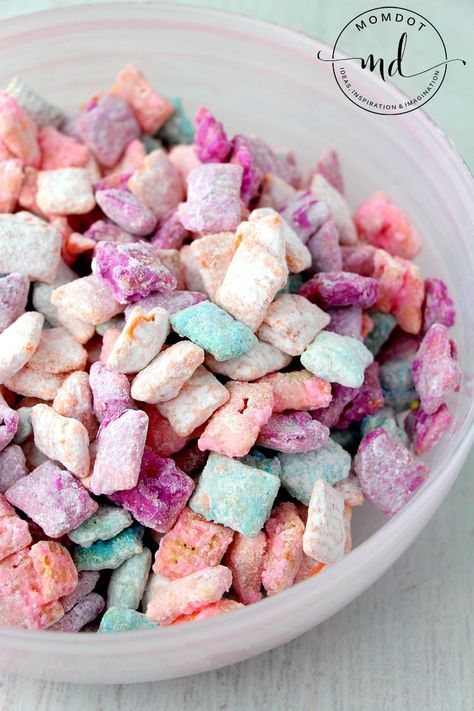 Rainbow Puppy Chow, Cotton Candy Puppy Chow, Yummy Easter Treats, Unicorn Muddy Buddies, Unicorn Puppy Chow, Easter Muddy Buddy Recipes, Candy Melts Ideas, Muddy Buddy Recipe, Chex Mix Muddy Buddies