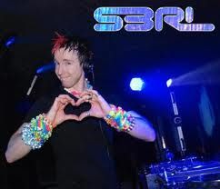 One of my most favorite rave music artists... DJ S3RL <3\(^-^\) S3rl Aesthetic, Rave Vibe, Drum And Bass Rave Aesthetic, Electronic Dance Music Aesthetic, Techno Trolls, Rave Dj Aesthetic, Edm Dj Aesthetic, Red Scene Hairstyles, Famous Djs