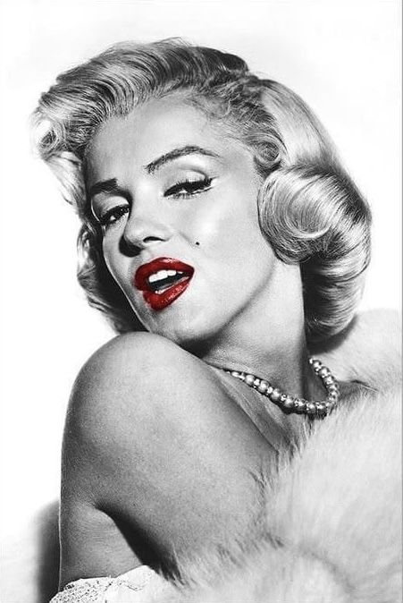 Lips On Canvas, Marilyn Monroe Tattoo, Marilyn Monroe Portrait, Marilyn Monroe Fashion, Marilyn Monroe Art, Pictures Wall, Marilyn Monroe Photos, Hollywood Icons, Hollywood Legends