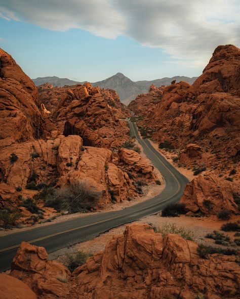 Mouse's Tank Road and desert landscape at Valley of Fire State Park, Nevada Nevada Aesthetic, Valley Of Fire State Park, Nevada Desert, Valley Of Fire, Hotel Motel, Posters Framed, Desert Landscape, Desert Landscaping, Image House