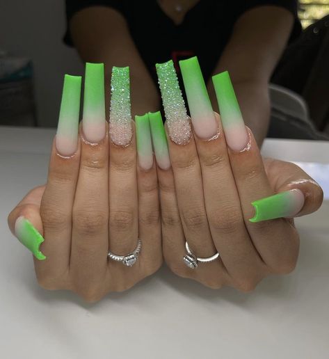 Lime Green Nails Black Women, Green Acrylic Toes, Green Long Acrylic Nails, Long Nails Green, Maroon Nail Art Designs, Nails Art Easy, Maroon Nail Art, Nails Art Simple, Nail Art 2022