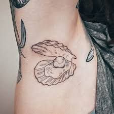 Top 100 Best Clam Tattoos For Women - Clamshell Design Ideas Clam Tattoo, Mark Tattoo, Cool Small Tattoos, Baby Tattoos, Tattoo Flash Art, Body Piercings, Birds Tattoo, Tattoo Placement, Pretty Tattoos