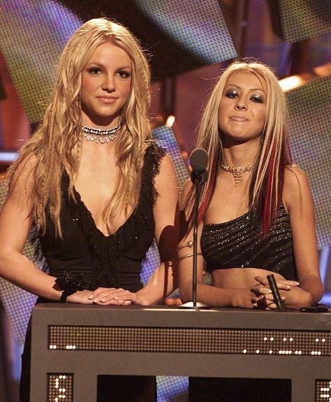 Christina Aguilera And Brittany Spears, Britney Spears And Christina Aguilera, Christina Aguilera Hair, Christina Agulara, Cristina Aguilera, Britney Spears 2000, Britney Spears Photos, Britney Spears Pictures, Rave Fits