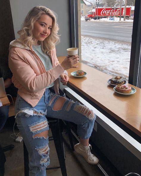 157.5k Likes, 903 Comments - Alice (@pineapplebrat) on Instagram: “Only bought these donuts for the pic n swiftly threw them away after 😤 • To HECk with diet culture…” Pineapple Brat Alice, Pineapple Brat, Diet Culture, Justin Bieber, Donuts, Pineapple, Open Shoulder Tops, Diet, Women's Top