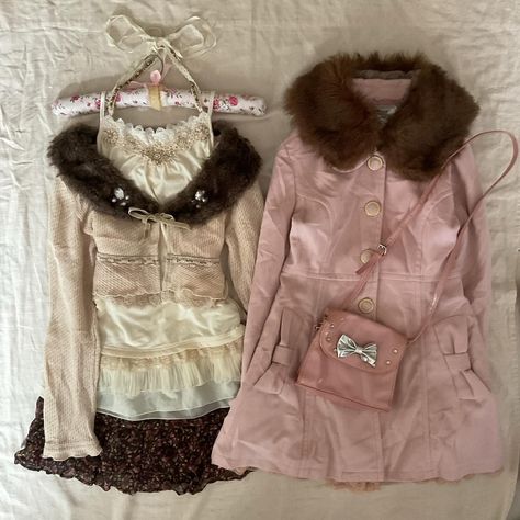 Floral Fashion Aesthetic, Chocogirl Outfits, Vintage Coquette Outfits, Pink And Brown Outfits, Neapolitan Outfit, Rose Pink Outfit, Frilly Outfits, Pink And Brown Outfit, Winter Outfits Pink