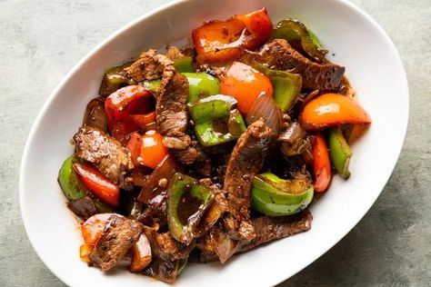 Beef With Black Bean Sauce, Black Pepper Sauce Recipe, Chinese Beef Recipes, Pepper Steak Stir Fry, Chinese Pepper Steak, Braised Chicken Breast, Chinese Beef, Steak Stir Fry, Pepper Steak Recipe