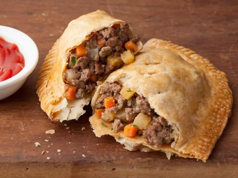 Michigan Pasties Recipes Upper Peninsula, Michigan Pasties Recipes, Pasties Recipes Michigan, Pasty Recipe Michigan, Meat Hand Pie Recipe, Meat Hand Pies, Pasties Recipes, Cornish Pasties, Hand Pie Recipes