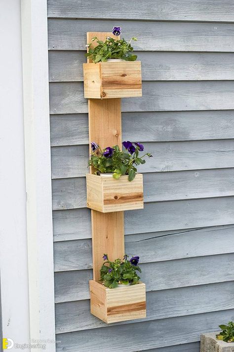 30 Amazing Wooden Pots And Flower Boxes That Giving The Garden A Special Charm - Engineering Discoveries Wood Flower Box, Wall Planters Outdoor, Diy Wood Planters, Diy Wooden Wall, Wood Succulent Planter, Rustic Planter, Succulent Planter Diy, Cedar Planter Box, Diy Hanging Planter