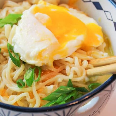 Ramen with Egg and Cheese - BeeyondCereal Ramen With An Egg, Ramen With Cheese And Egg, Egg Drop Ramen, Ramen With Egg, Egg In Ramen Noodles, Ramen Egg Recipe, Peanut Butter Ramen, Boiled Egg Recipes, Poached Egg Recipe