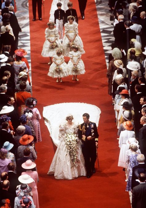 Prince Charles Wedding, Princess Diana Wedding Dress, Charles And Diana Wedding, Diana Wedding Dress, Princess Diana Wedding, Prince Charles And Diana, Diana Wedding, The Princess Bride, Wedding Exits