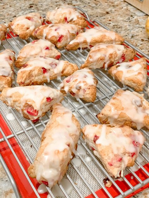 Strawberry Prosecco Scones Cooking With Prosecco, Prosecco Recipes Food, Afternoon High Tea, Breakfast Scones, High Tea Food, Always Pan, Work Recipes, Homemade Scones, Mom Edit