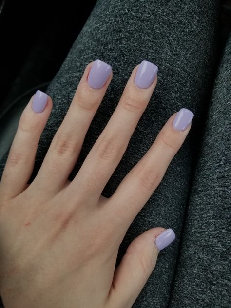 Light purple nails Pink Holographic Nails, Purple Gel Nails, Light Purple Nails, Nail Vibes, Nail Polish Painting, Essie Nail Colors, Natural Nail Polish, Red Carpet Manicure, Manicure Colors