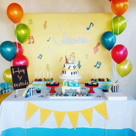 Musical birthday party | CatchMyParty.com One Year Old Music Birthday Party, Instrument Themed Birthday Party, Music Birthday Party Theme, Musical Birthday Party, 1st Birthday Boy Themes, Music Party Decorations, Music Birthday Party, Music Theme Birthday, Dance Party Birthday