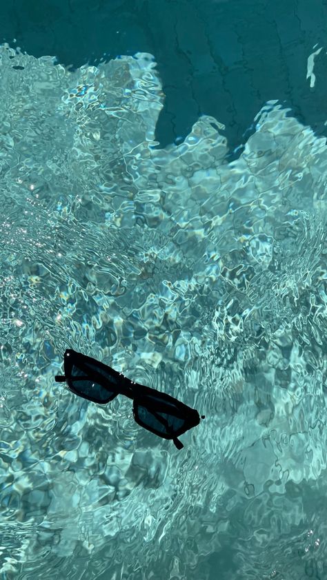 #aesthetic #pool #summer #sun #sunglasses #glasses #wallpaper #inspiration #vibes Sunglasses Pool Aesthetic, Summer Glasses Aesthetic, Sunglasses Beach Aesthetic, Pool Wallpaper Aesthetic, Chill Beach Aesthetic, Summer Album Cover, Piscina Aesthetic, Sunglasses Wallpaper, Vacation Gif