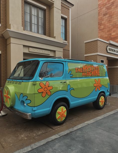 Mystery Machine Aesthetic, Scooby Doo Van, Boogie Van, Mystery Machine Van, Vans Aesthetic, The Mystery Machine, Scooby Doo Pictures, Mystery Machine, Car Backgrounds