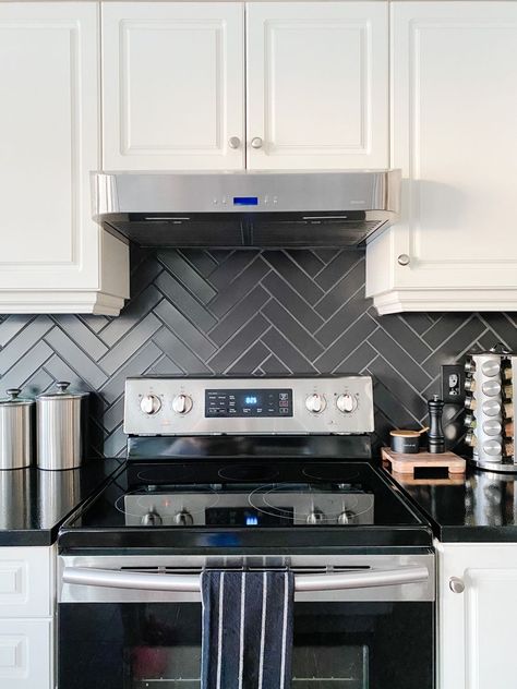 Charcoal Herringbone Backsplash, Back Splash Ideas For Kitchen With Black Counter Top, Kitchen Backsplash Dark Grout, Black And White Subway Tile Kitchen, Black Backsplash With White Cabinets, White Kitchen Cabinets With Black Backsplash, White Kitchen Black Backsplash, White Kitchen With Black Backsplash, Black Backsplash Kitchen White Cabinets