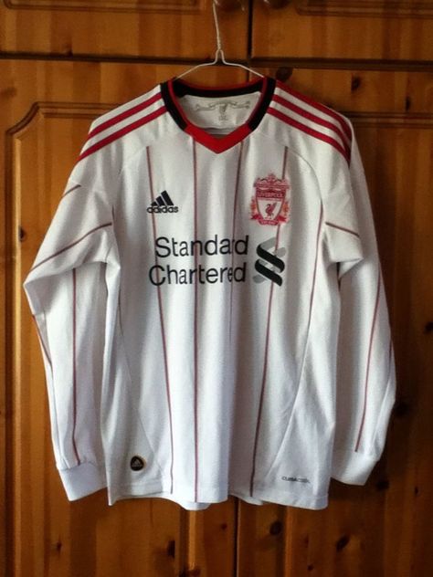 Liverpool Football Club Long Sleeve Away Jersey 2010-2011 Childrens Size Large; 13-14 Years Old. Fernando Torres and the number 9 on the back. Made by Adidas. Old Jersey Football, Vintage Liverpool Jersey, Long Sleeve Football Jersey, Adidas Football Jersey, Old Football Jersey, Old Liverpool, Liverpool Jersey, Camisa Liverpool, Jersey Collection