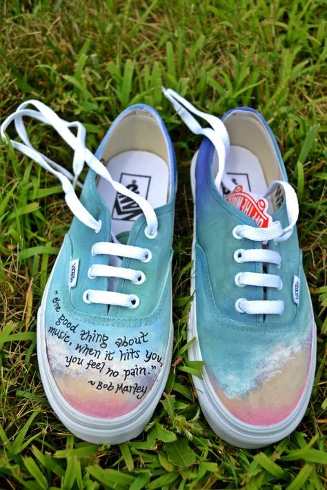 Bob Marley Shoes, Canvas Shoes Diy, Sharpie Shoes, Baskets Converse, Painted Shoes Diy, Painted Canvas Shoes, Diy Sneakers, Painted Sneakers, Shoes Ideas