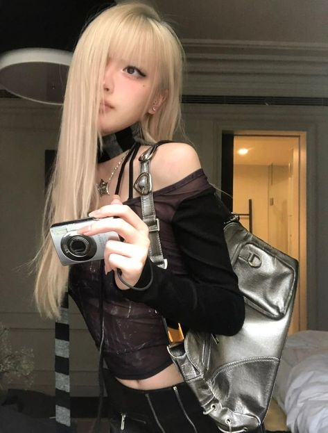 Grunge Asian, Acubi Club, Aesthetic Digital Camera, Pretty Girl Aesthetic, Makeup Chinese, Acubi Style, Acubi Fashion, Silver Aesthetic, Chinese Social Media