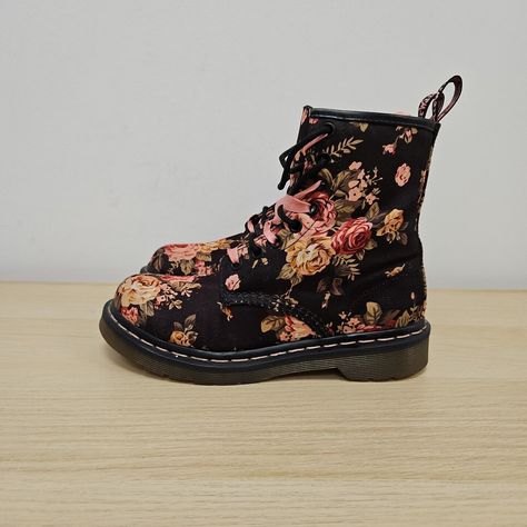 Dr Martens 1460 Castel Victorian Black Pink Floral Flowers Boots UK 4 EU 37. Condition is "used". Dispatched with Royal Mail 2nd Class. Genuine Dr Martens. Beautiful Victorian flowers. stunning design. Size UK 4 Preloved but in good condition, see all pictures.  Trusted seller, please see recent feedback for extra buying comfort. Very sought after, rare discontinued model from 2010, hard to find, especially in this condition. Would look great with a summer floral dress! In my opinion, probably the most beautiful DM model ever made. Any questions please ask. Summer Floral Dress, Victorian Flowers, Boots Uk, Floral Dress Summer, Pretty Shoes, Summer Floral, Dr. Martens, Floral Flowers, Beautiful Things