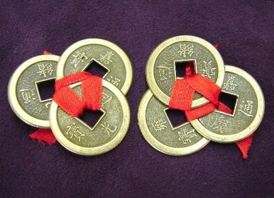 Feng Shui 3 Chinese Coins Tie in Red Thread Thread Sculpture, Feng Shui Office, Fen Shui, Feng Shui Wealth, Feng Shui Energy, Feng Shui Tips, I Ching, Red Thread, New Years Decorations