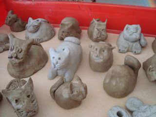 Once upon an Art Room: Clay - Project 1 - Pinch Pot Animals Pot Animals, Clay Pinch Pots, Clay Projects For Kids, Sculpting Ideas, Ceramic Pinch Pots, Clay Lesson, Ceramic Objects, Master Art, Clay Artist