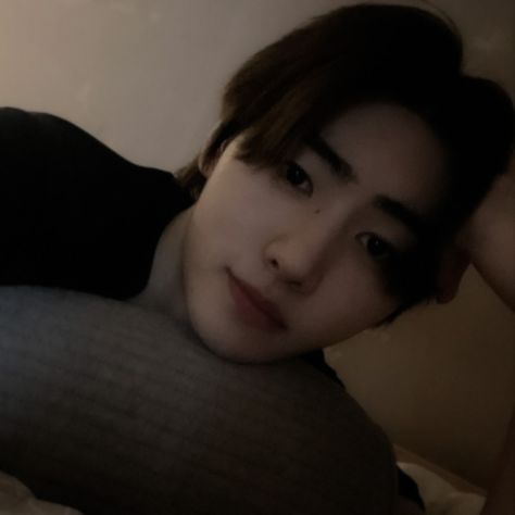 Sunghoon Bare Face, Sunghoon Bed Selca, Sunghoon Selca, Sunghoon Enhypen, Bare Face, Bed, Quick Saves