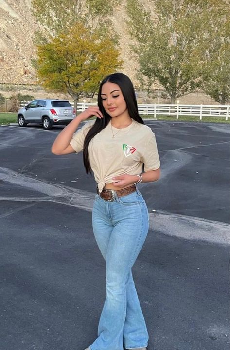 @jasmine.llopezz on ig Takuachita Outfits, Takuache Girl Outfits, Vaquera Outfit, Latina Outfits, Outfits For Mexico, Latina Fashion Outfits, Western Wear Outfits, Cute Country Outfits, Looks Country