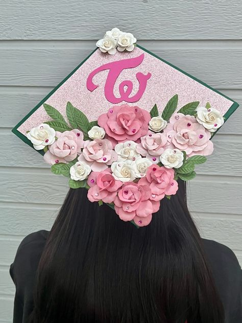 Twice Graduation Cap, Kpop Cap Ideas For Graduation, Seventeen Graduation Cap, Kuromi Graduation Cap, Skz Graduation Cap, K Pop Graduation Caps, Stray Kids Graduation Cap, Kpop Grad Cap, Bts Graduation Cap Ideas