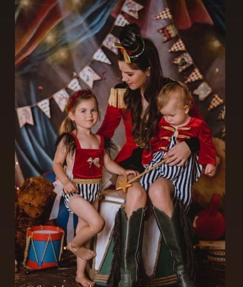 Baby Prince Costume, Circus Pictures, Circus Fashion, Circus Vintage, Circus Sideshow, Prince Costume, Circus Theme Party, Baby Prince, Circus Birthday Party