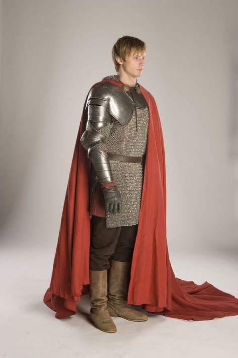 Merlin - Photoshoot for King Arthur portrayed by Bradley James Arthur Pendragon Outfit, Camelot Costumes, Faerie Knight, Merlin Costume, King Arthur Costume, Arthur Costume, Concept Costume, King Arthur Merlin, King Cape