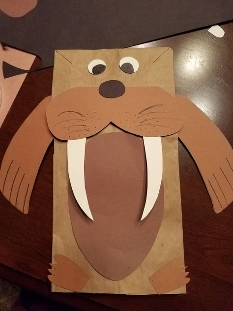 Brown Construction Paper Crafts, Walrus Crafts, Brown Paper Bag Crafts, Ground Hog Day Crafts, Groundhog Activities, Preschool Groundhog, Acorn Tree, Groundhog Day Activities, Bag Puppet