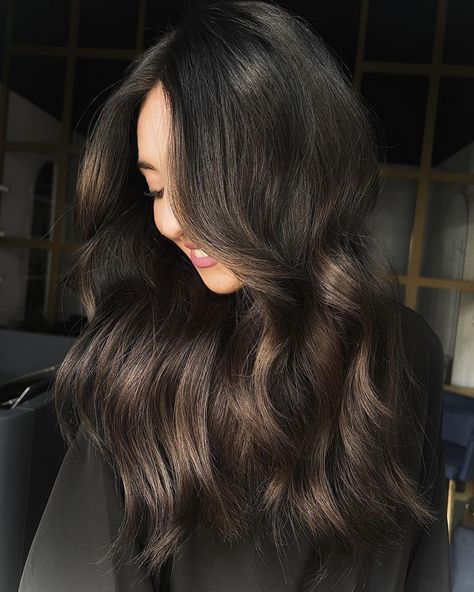 Top 23 Brunette Hair Color Ideas for Winter 2024: Balayage, Dark Chocolate Brown, and Caramel Highlights Brown And Caramel Highlights, Deep Brunette, Brunette Tones, Brunette Hair Color Ideas, Hair Color Ideas For Winter, Deep Brown Hair, Balayage Dark, Wavy Hairstyle, Caramel Highlights