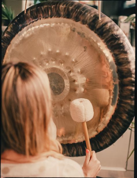 📸 of Maree by: @lilybw Hair & Makeup: @joannevcoleman⁠ for @goddesscharms Gong Bath Meditation, Gong Sound Healing, Sound Healing Photography, Photoshoot Spiritual, Gong Aesthetic, Coach Photoshoot, Gong Bath, Wellness Room, Bath Aesthetic