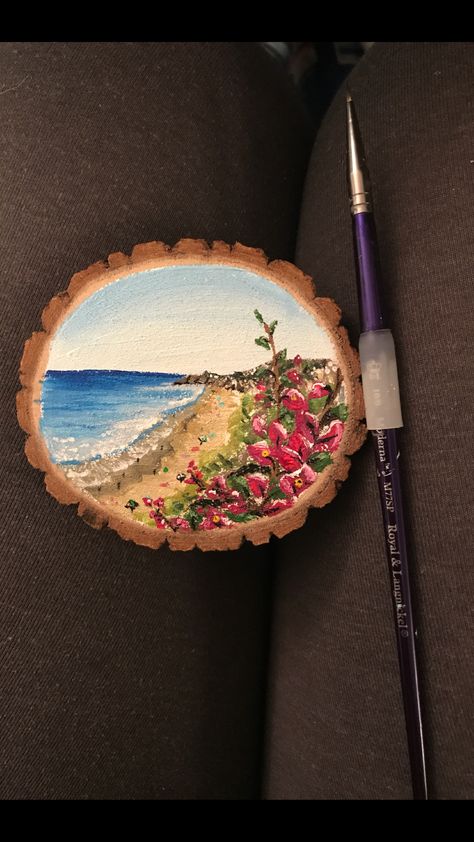 Laguna beach painted on a small slice of wood as a Christmas ornament Log Slice Crafts Christmas Decorations, Drawings On Wood Slices, Painting On Tree Slices, Log Slice Painting, Log Painting, Club Activities, Painting Pottery, Wood Cookies, Small Crafts