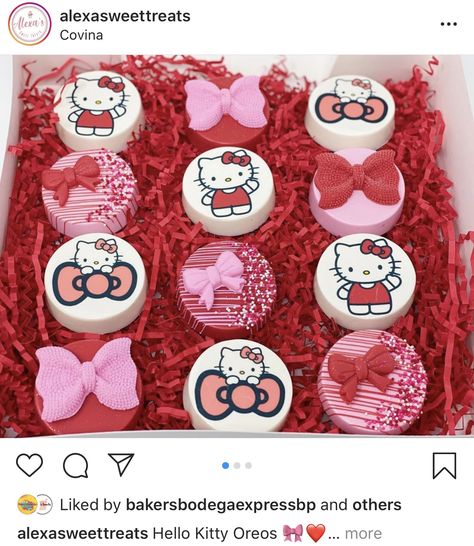 Hello Kitty Chocolate Covered Oreos, Hello Kitty Oreos, Hello Kitty Treats, Hello Kitty Baby Shower, Hello Kitty Birthday Theme, Homemade Valentines Gift, Chocolate Covered Desserts, Hello Kitty Theme Party, Hello Kitty Birthday Cake