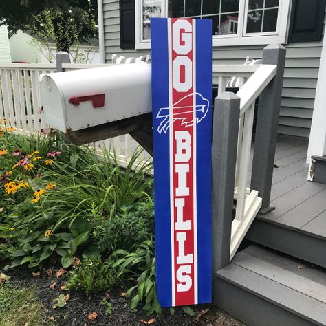 DIY Sports Team Porch Sign How To - Cookies Coffee and Crafts Football Yard Signs, Porch Boards, Football Diy, Birthday Signs, Stencil Vinyl, Wooden Porch, Sports Signs, Circuit Projects, Porch Sign