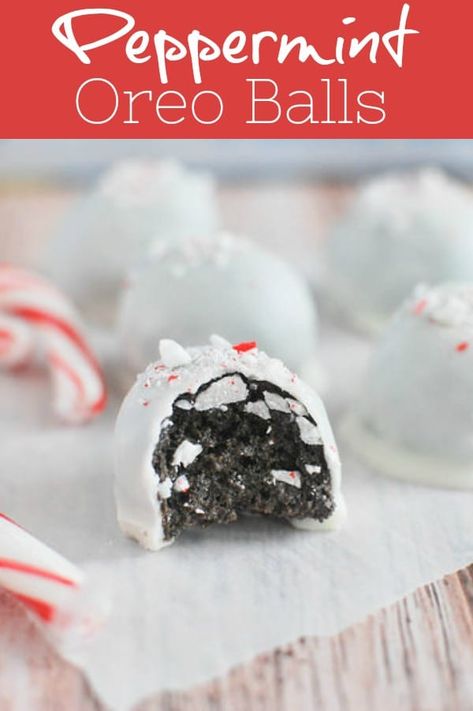 Peppermint OREO Balls - only 3 ingredients! Perfect for holidays! Peppermint Oreo Balls Recipe, Oreo Peppermint Balls, Peppermint Oreo Balls, Peppermint Oreo Cookies, Oreo Cream Cheese Balls, Oreo Ideas, Oreo Cookie Flavors, Oreo Balls Recipe, Fake Ginger