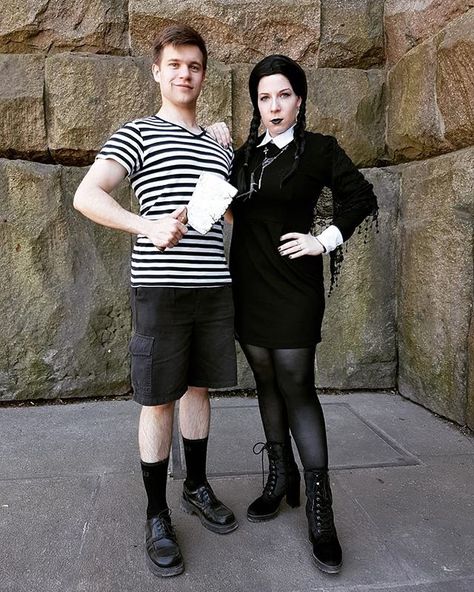 Couple Costumes Mavis And Johnny, Wednesday And Enid Cosplay, Addams Family Pugsley, Pugsley Addams Costume, Wednesday And Pugsley, Wednesday Addams Cosplay Tiktok, Adams Family Halloween, Fun Cosplay, Pugsley Addams