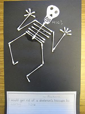 to go with the book Skeleton Hiccups -- under the q-tip skeleton says "I would get rid of a skeleton's hiccups by..." Skeleton Craft, October School, October Ideas, Halloween Writing, Halloween Preschool, Adornos Halloween, Fall Break, 5 De Mayo, Crafts Halloween