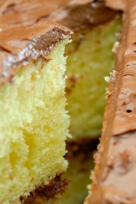 Basic Yellow Cake Recipe, Cake From Scratch Recipe, Yellow Cake From Scratch, Yellow Cake With Chocolate Frosting, Cake With Chocolate Frosting, Cake Yellow, Moist Yellow Cakes, French Vanilla Cake, Cooking Panda