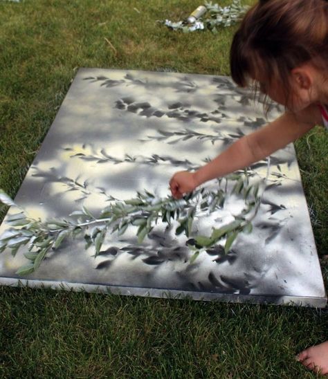 Diy Spray Paint Art, Spray Paint Artwork, Carillons Diy, Spray Paint Projects, Abstract Art Tutorial, Spray Paint Canvas, Diy Spray Paint, Large Abstract Art, Diy Sprays