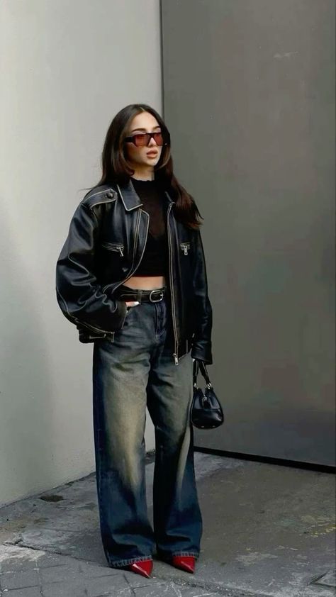 Cool Jeans Aesthetic, Aesthetic Black Jeans Outfit, 2024 Outfit Aesthetic, Streetwear Classy Outfit, Sade Girl Outfit, Powerful Outfits Women, 2024 Spring Outfits, Fashion Summer 2024, Business Street Style