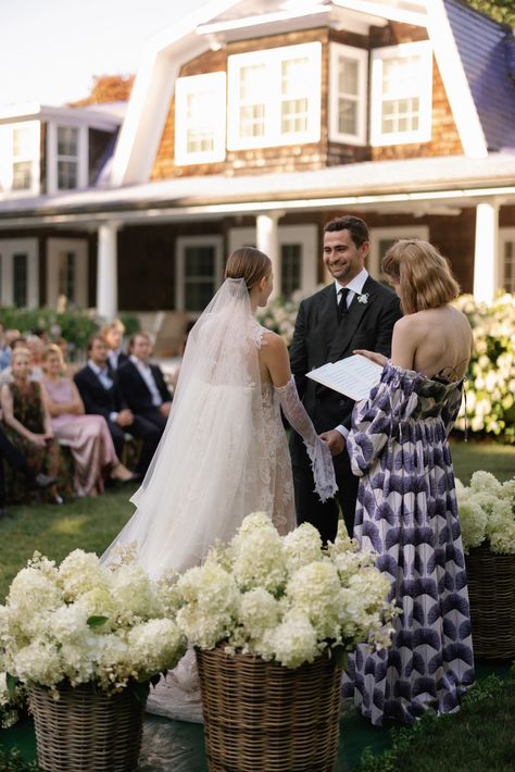 Hampton Wedding, Vogue Weddings, Classic Summer Wedding, Elegant Backyard Wedding, Garden Wedding Bridesmaids, Elegant Backyard, Hamptons Wedding, Vogue Wedding, Vera Wang Dress