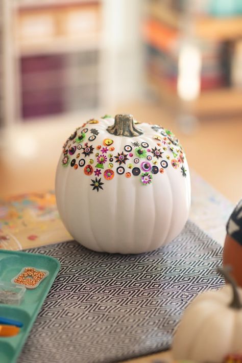 Sequin Covered Craft Pumpkins Sequin Pumpkin, Craft Pumpkins, Pumpkin Decorations, Halloween Pumpkins Painted, Halloween Crafts Decorations, Fall Halloween Crafts, Fall Crafts Diy, Halloween Diy Crafts, Pumpkin Painting