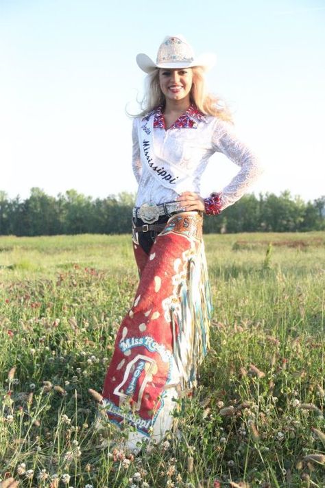 Rodeo Royalty Pictures, Rodeo Chaps, Queen Picture, Cowboy Lifestyle, American Cowgirl, Real Cowgirl, Cowgirl Photoshoot, Riding Chaps, Delta Girl