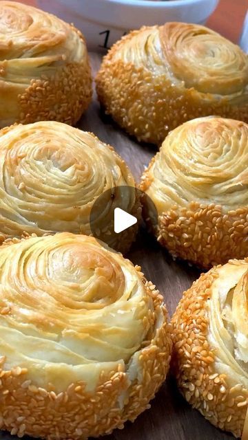 Bread Ring Recipes, Carrot Recipes Dessert, Savory Treats, Artisan Bread Recipes, Tastemade Recipes, Homemade Cake Recipes, Easy Food Art, Sweet Snacks Recipes, Food Videos Desserts