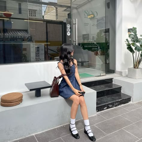 Cafe Outfit Aesthetic, Cafe Poses Instagram, Cafe Outfit Ideas, Japan Outfit Summer, Cafe Pose, Cafe Outfit, Japan Outfits, Japan Outfit, Pose Fotografi